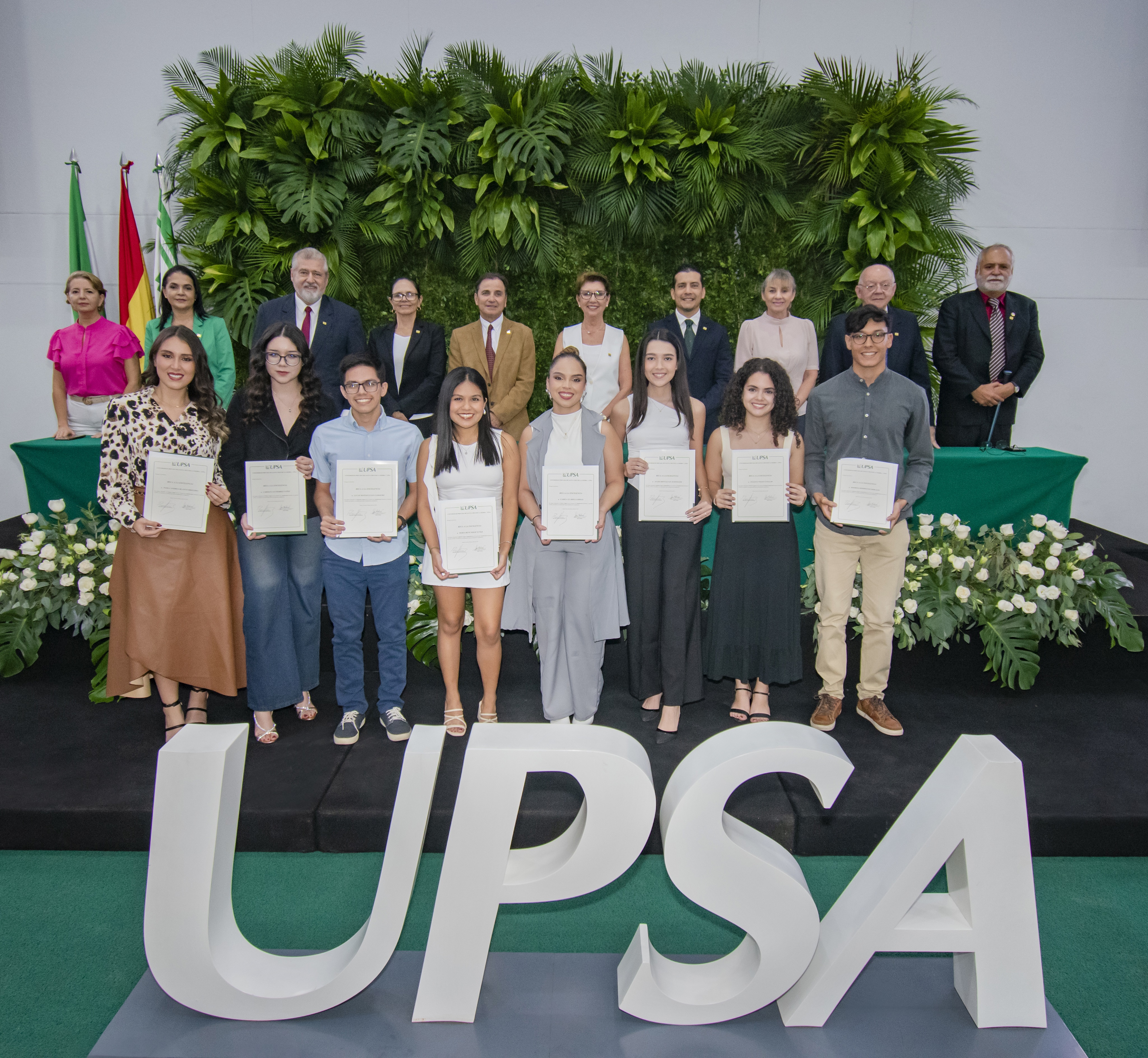La UPSA premió con Becas a la Excelencia a sus mejores estudiantes