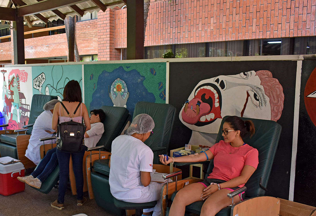 Colecta de sangre en el Campus