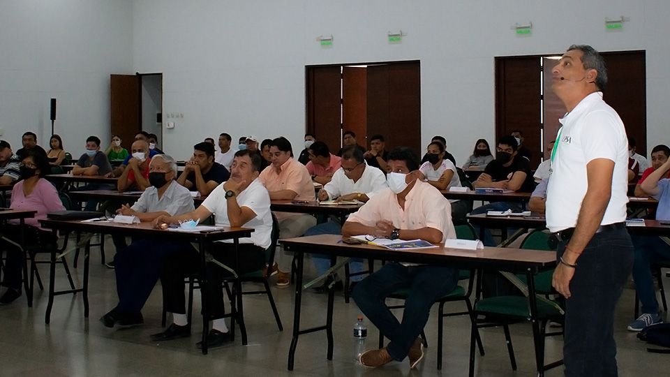 Conferencia sobre protocolo del VAR en el fútbol