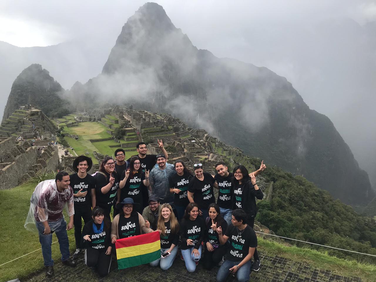 Coro Cantar Cruceño se presentó en Cusco