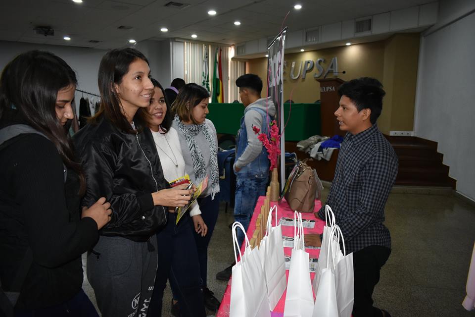 Feria a la Inversa para estudiantes de Diseño y Gestión de la Moda